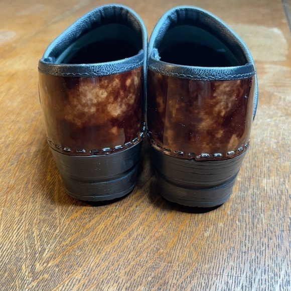 Sanita Patent Leather Brown and Tan Clogs Size 36 - Picture 4 of 9